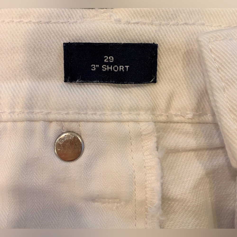 GAP Women's Off-White Jean Shorts - Picture 4 of 7